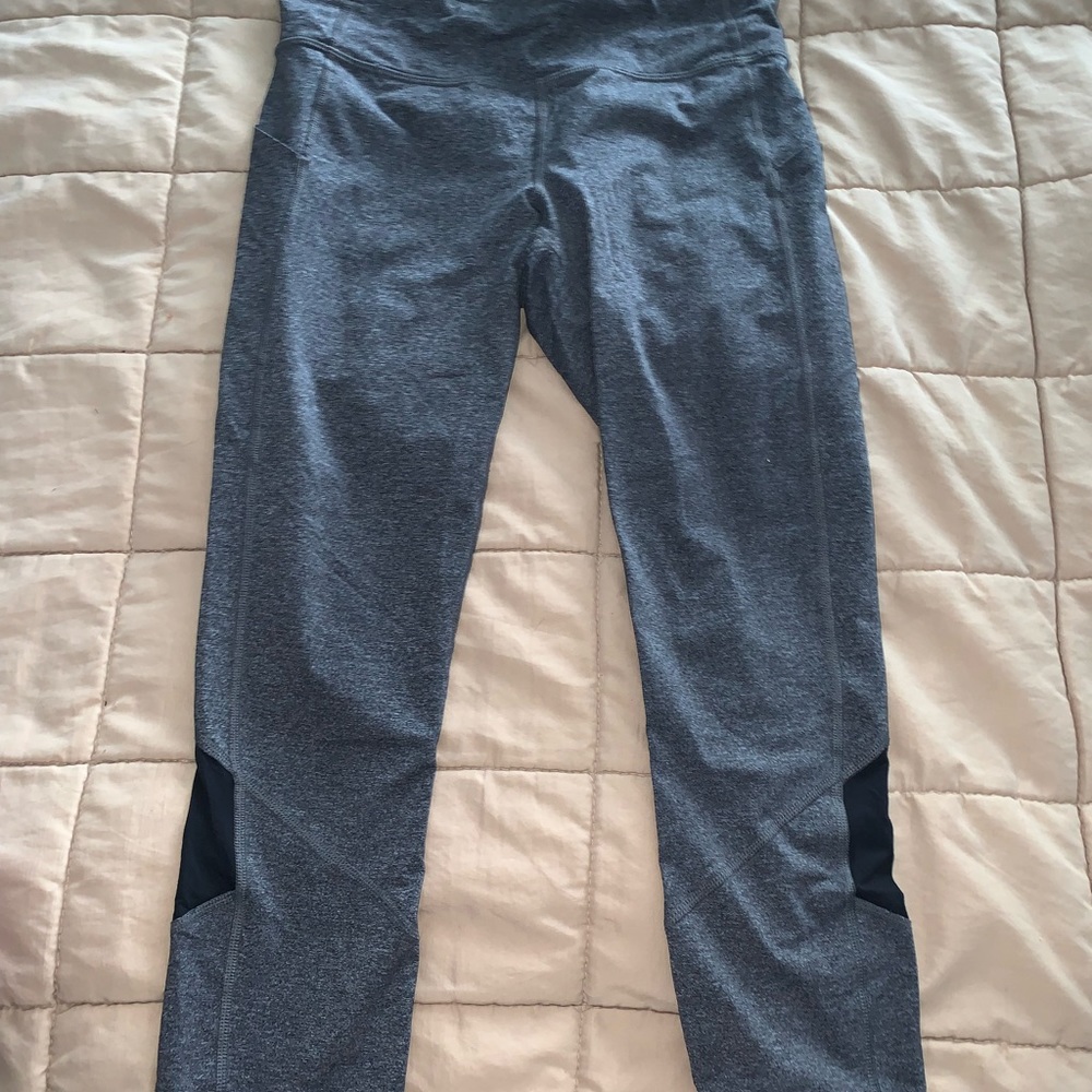 Gray lululemon pace rival crop size 6